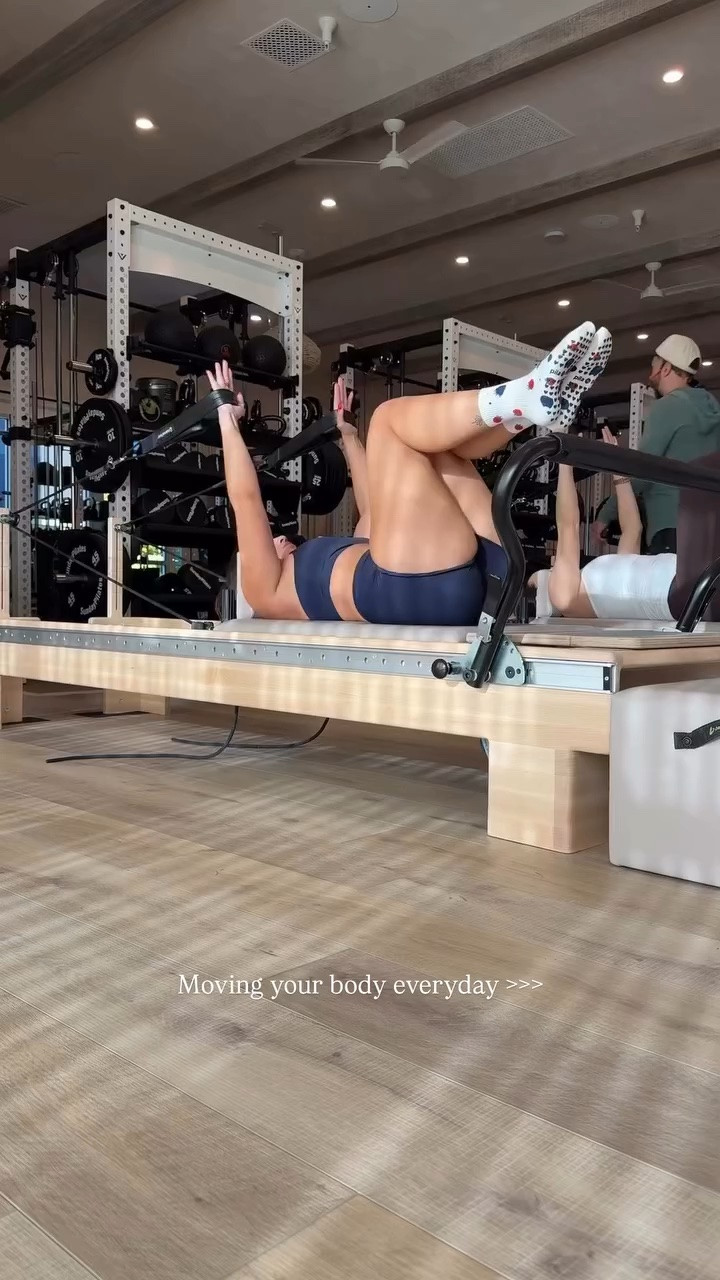 @paragonfitwear @mysundaypilates @pila.barre  Moving your body everyday >>>