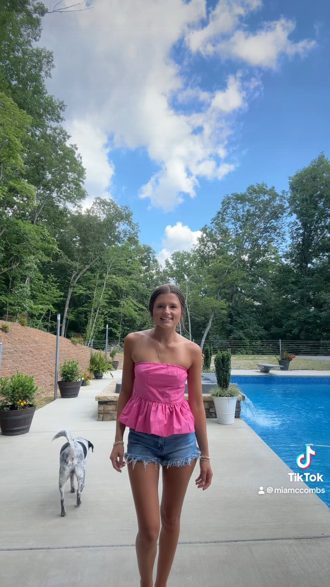 This is one of my new fav PLT tops!! They also have it in white!

#LTKSaleAlert #LTKFindsUnder50 #LTKVideo