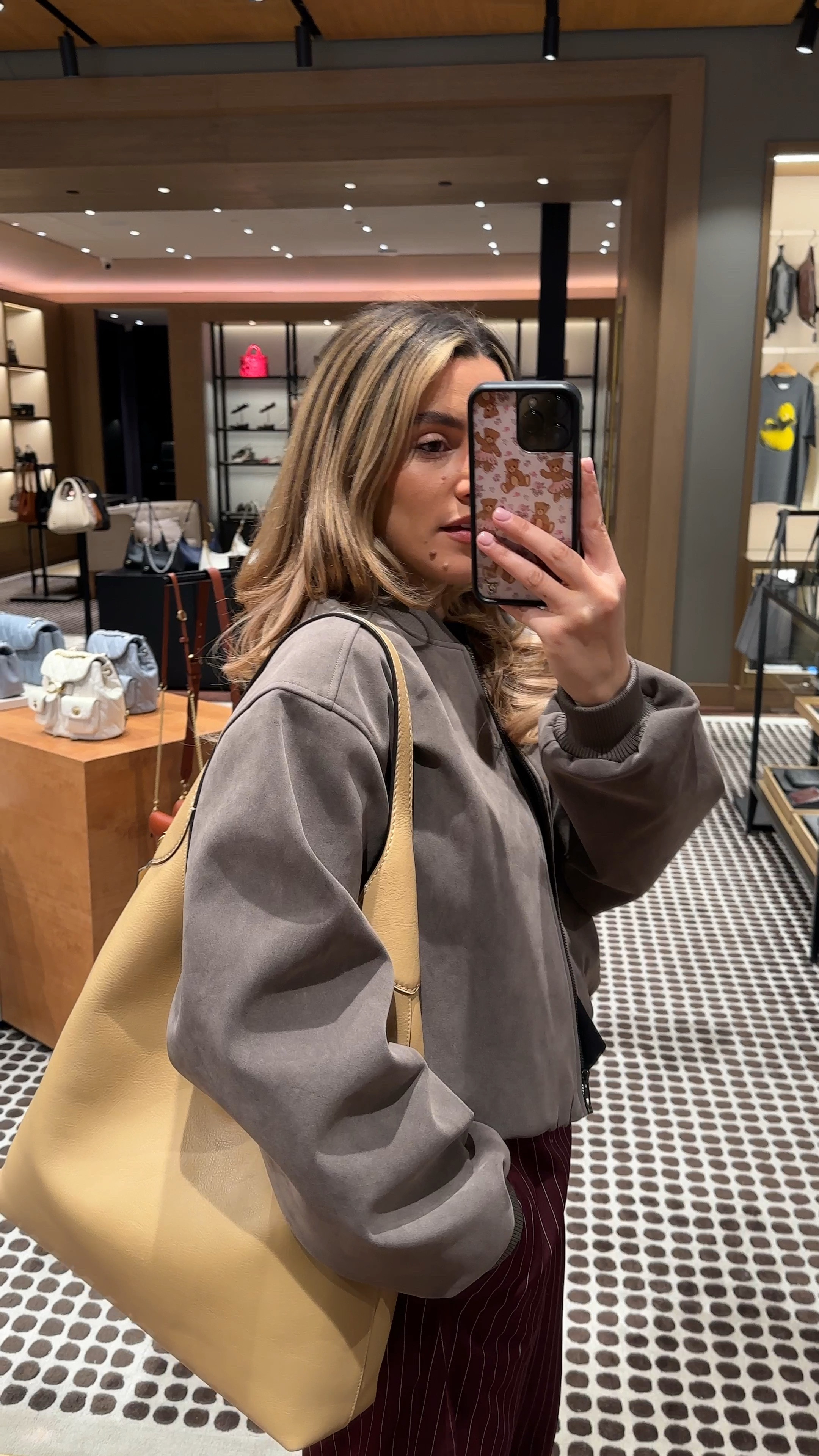 Shop with me // I have found the perfect carry all bag from coach! I love how this one sits on your shoulder, it has the perfect shape and slouch! 

#LTKaustralia #LTKstyletip