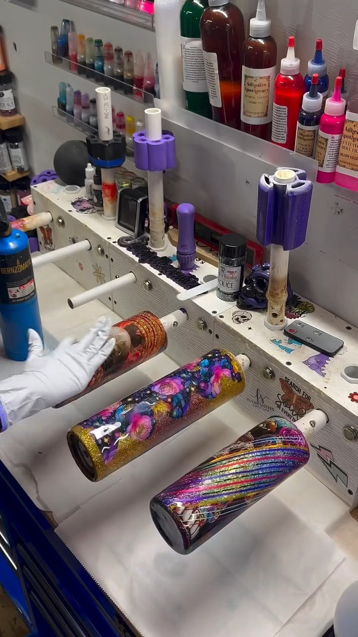 Yesterday’s Epoxy sesh ✨
Getting the striped cups from Friday’s live finished up with their final coats. Smooth, glossy and exactly how I like them. This part never gets old.
#rrozellescreations 
#epoxysesh #tumblertok #handmadecups #craftlife