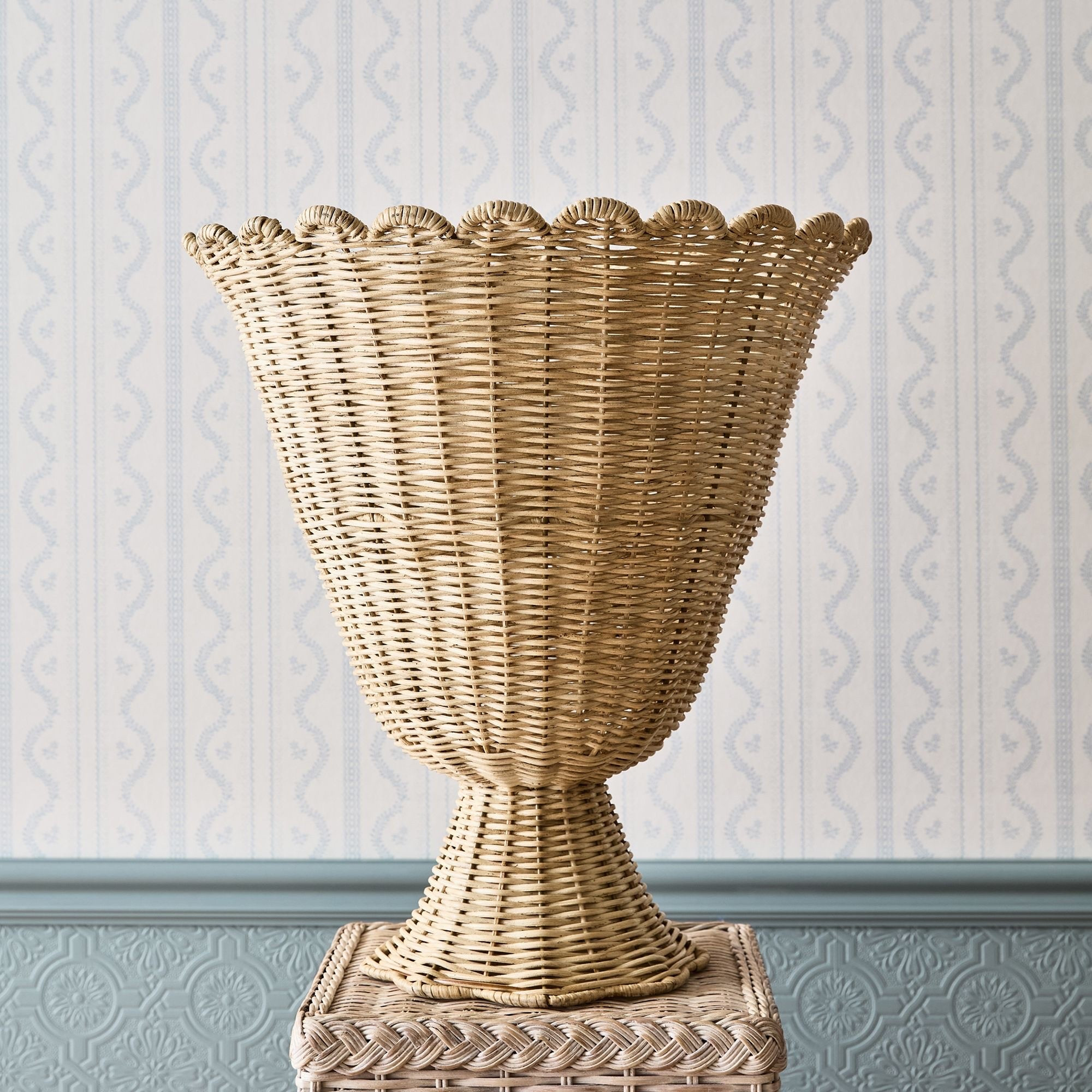 Rattan urn & pedestal!