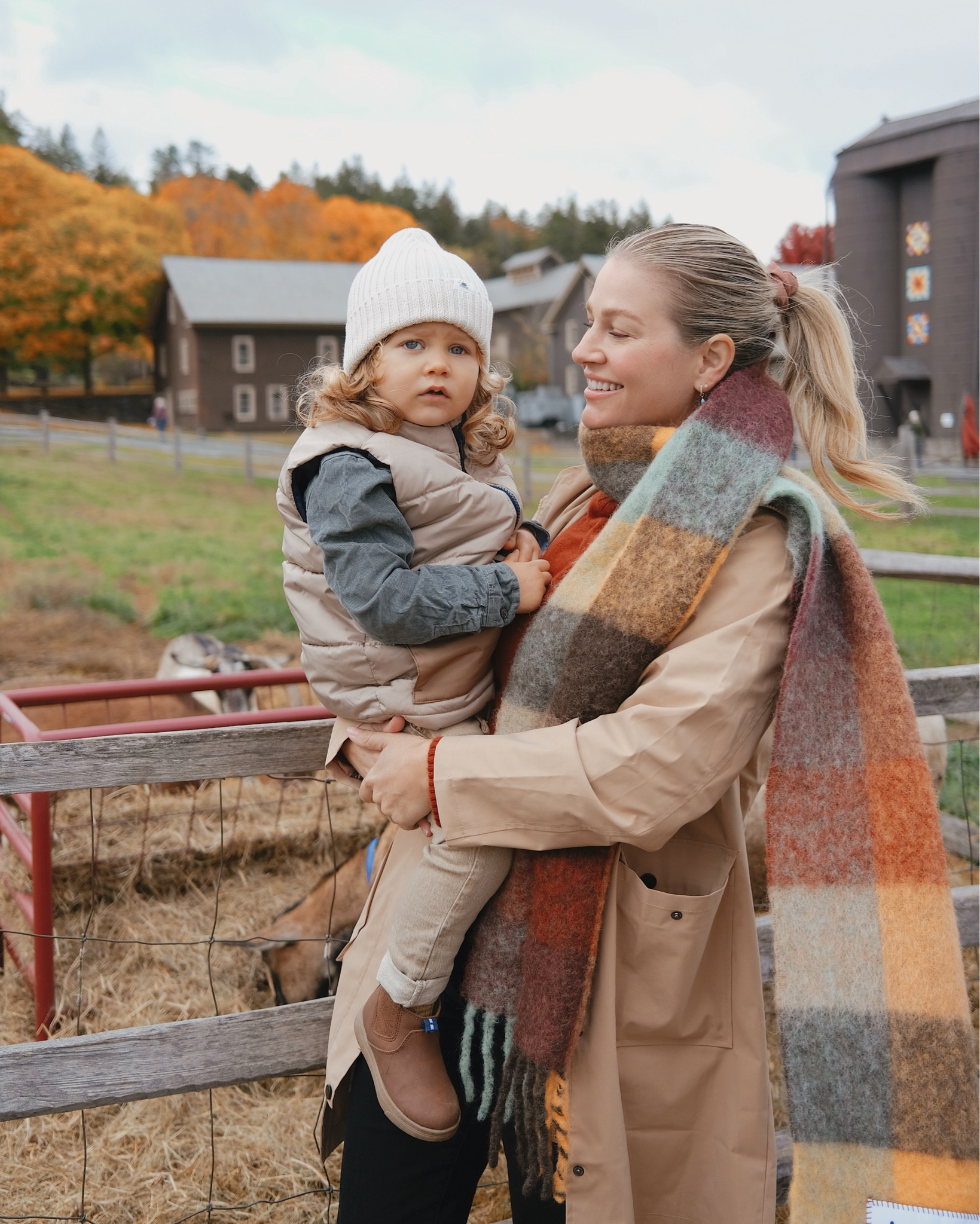 🍁 Comment "FALL FASHION" for my favorite Autumn wear 🍂

As promised, here are my favorite Fall finds I recently brought with me on my New England road trip (as well as the Cotswolds). A few statement pieces and a couple of fall staples I cannot live without!

Comment FALL FASHION for a direct link to all of my favorite pieces just in time for upcoming Black Friday sales

#fallfashion #ltk #fall