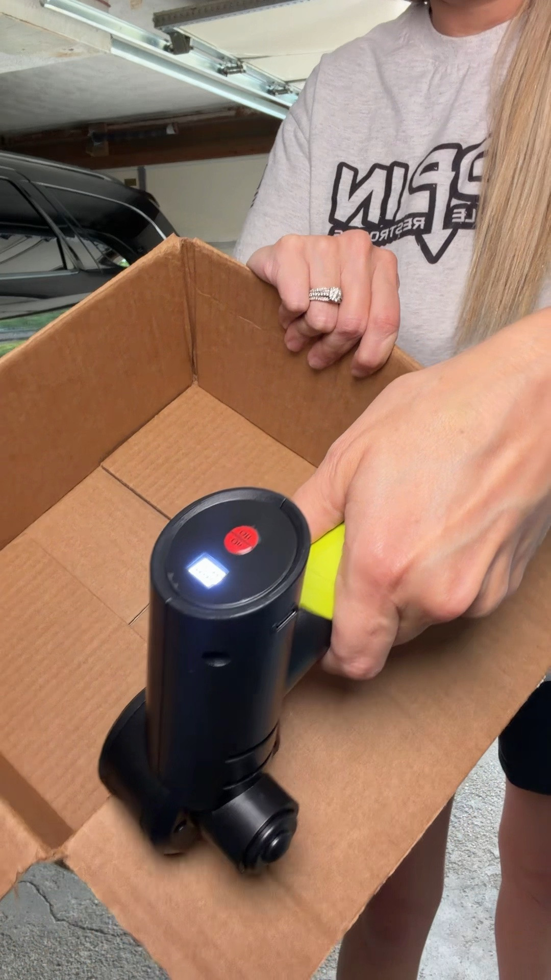 Such a cool little diy gadget and it literally cuts through boxes, clothes, rubber, etc just like butter 📦✂️ 

Box cutter, electric scissors, tools, gift, ideas, cordless cutters, sewing must have ￼

#LTKHome