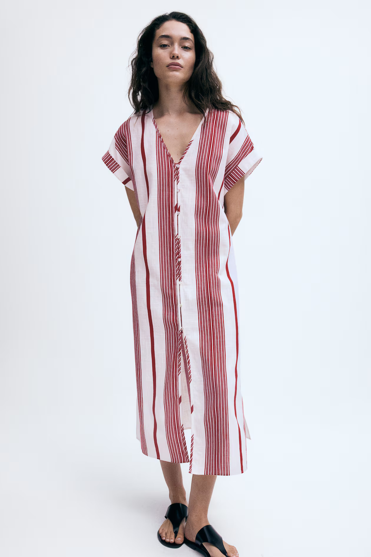 Button-front crêpe dress - V-neck - Short sleeve - White/Red striped - Ladies | H&M GB | H&M (UK, MY, IN, SG, PH, TW, HK)