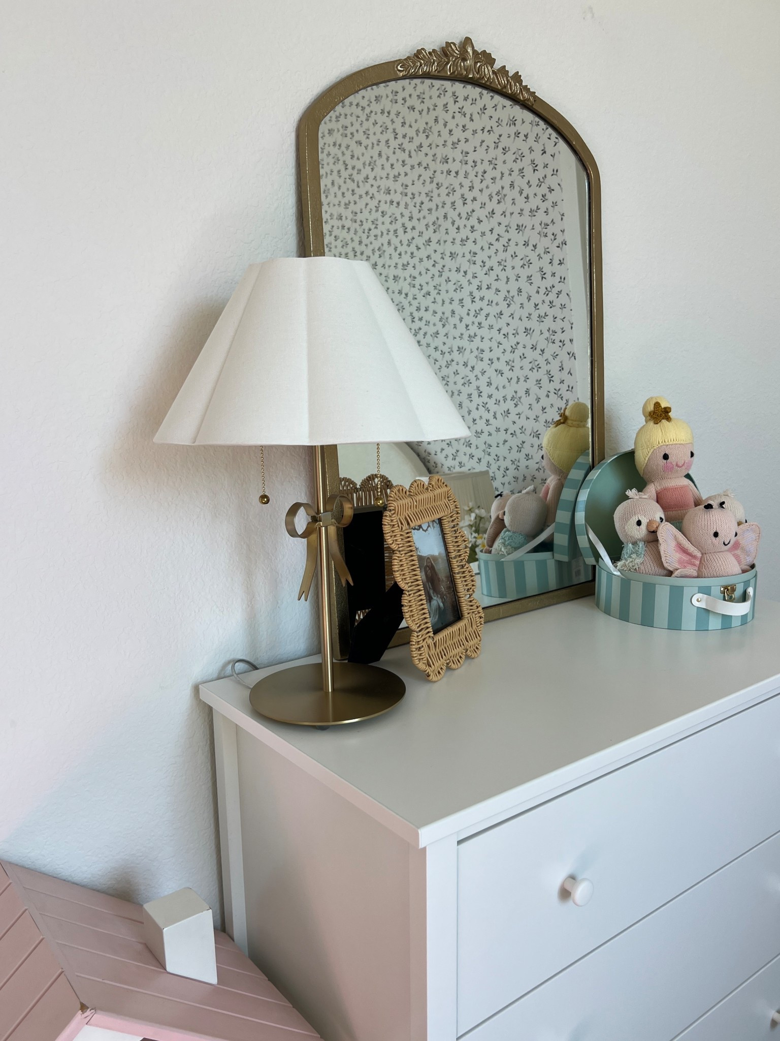 the cutest bow lamp! 💡🎀