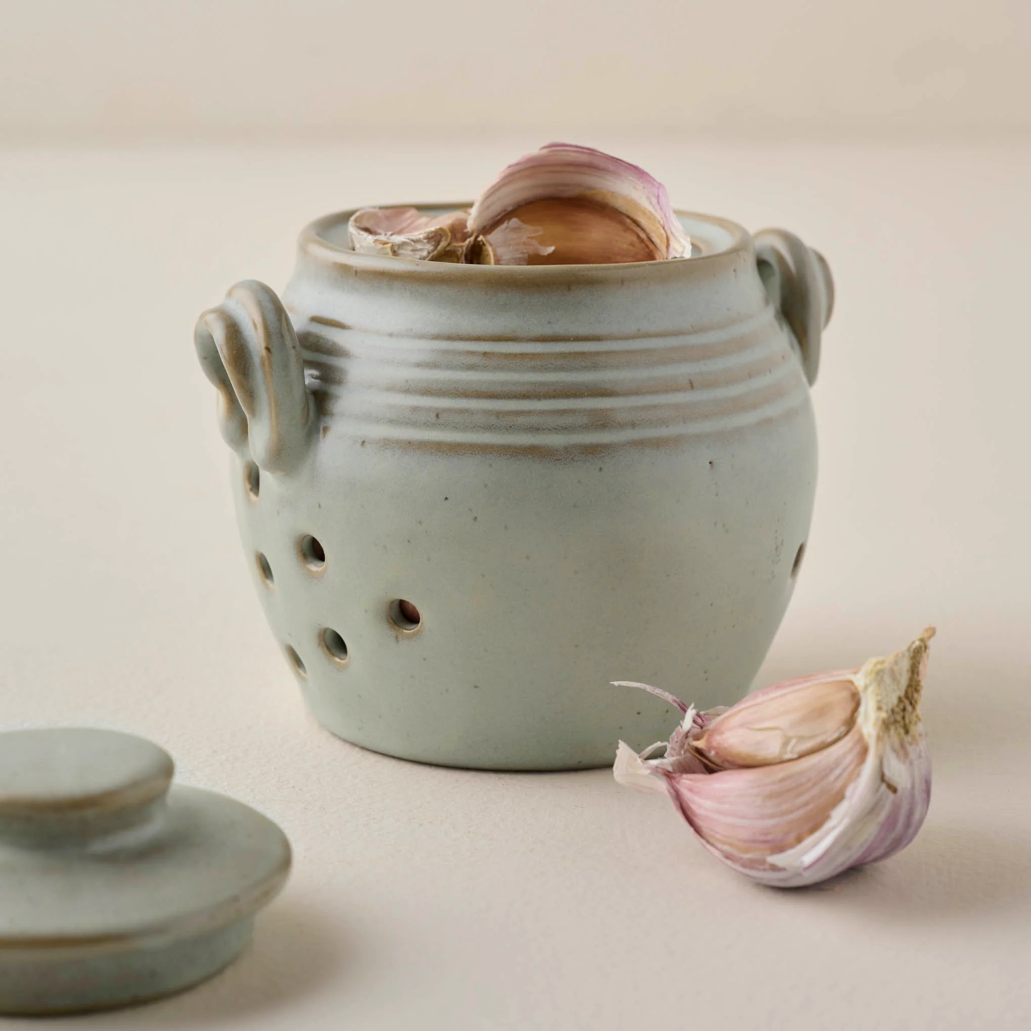 French Grey Garlic Keeper | Magnolia