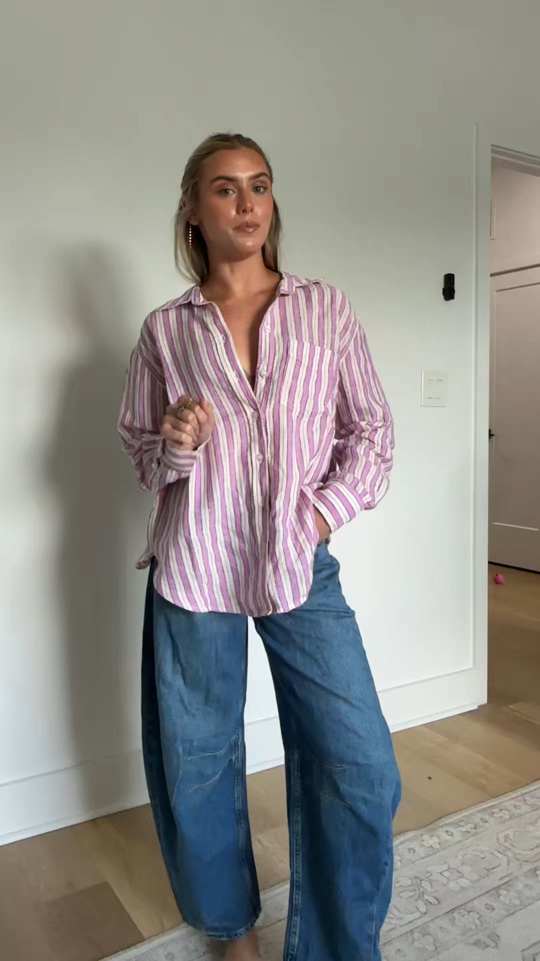 @gap size S 100% linen oversized shirt. Soft linen shirt in an oversized fit and tunic length.
Spread collar, button front.
Long sleeves with drop shoulders and button cuffs.
Chest patch pocket.
Shirttail hem.

#LTKootd #LTKSaleAlert #LTKSeasonal