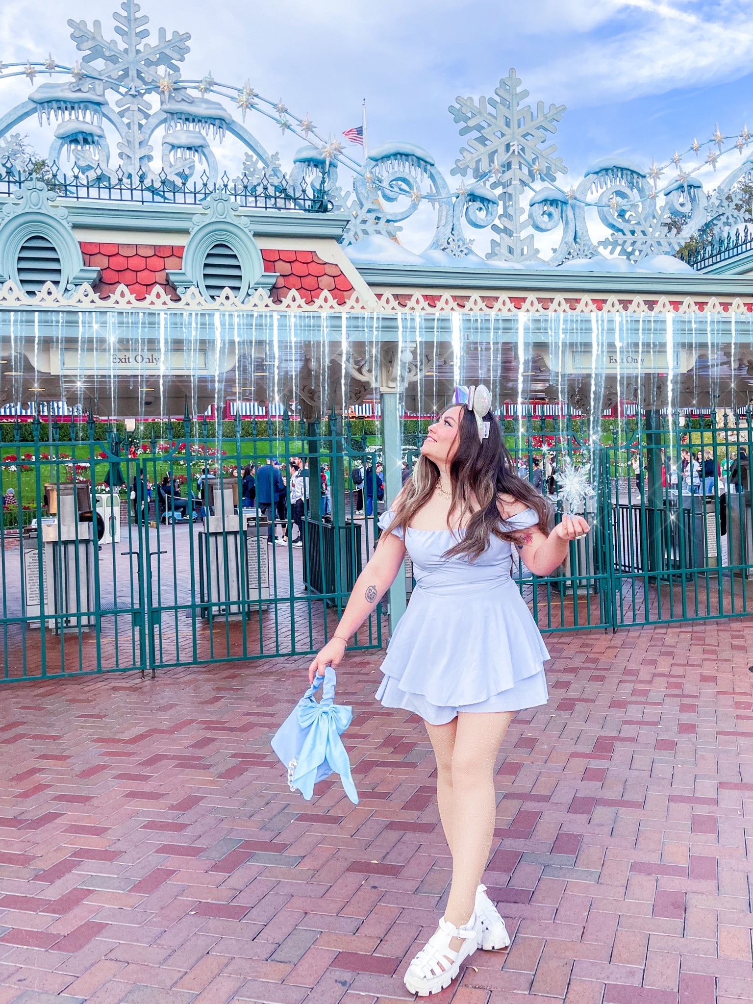 Winter wonderland frostbite, Disney bound Elsa frozen theme outfit for the holidays.🩵❄️🫶🏼😊

#LTKstyletip #LTKSeasonal #LTKfindsunder50