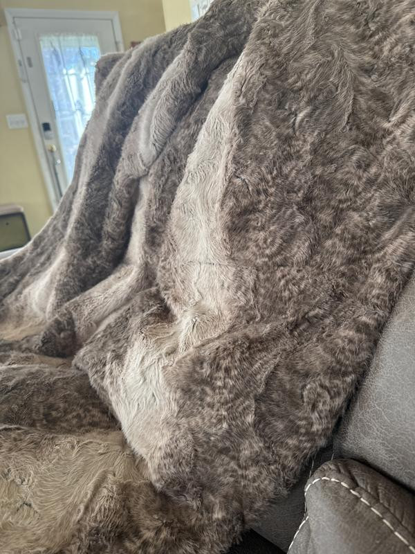 Footsac Blanket: Charcoal Wombat Phur - Lovesac | Lovesac