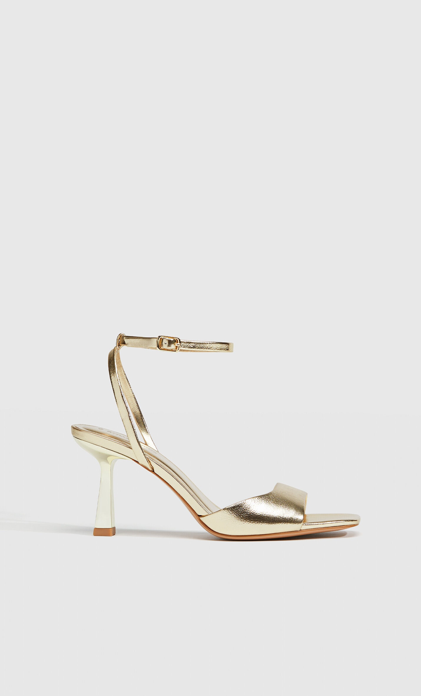 Golden stiletto heel sandals | Stradivarius (UK)