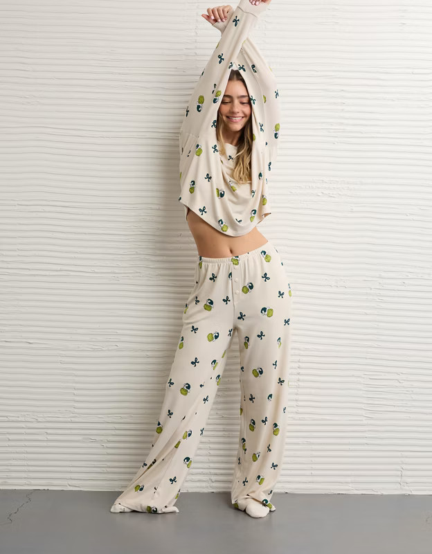 AE Luxe Plush Grinch PJ Pant Set | American Eagle Outfitters (US & CA)
