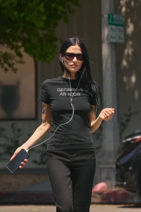 T-SHIRT MIT GLITZER-SCHRIFTZUG IN VERWASCHENER OPTIK | Zara DE