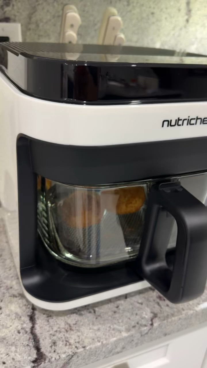 Meet the glass air fryer that’s inexpensive, aesthetic, and incredibly effective! 😍✨ Crispy, healthy meals have never looked so good. 

#AirFryerMagic #KitchenEssentials #HealthyCooking

#LTKGiftGuide #LTKHome #LTKVideo