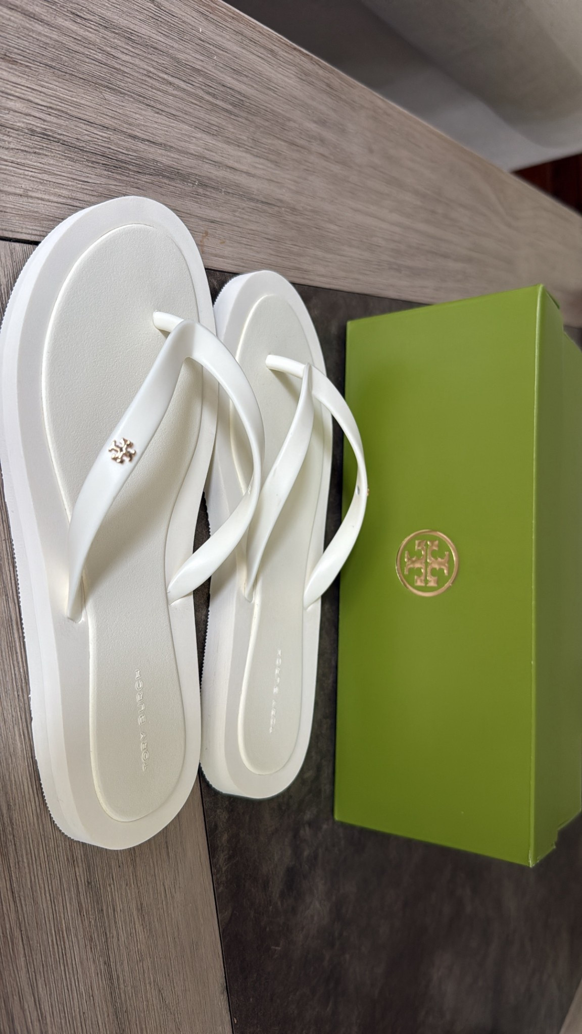 The perfect summer flip flops 