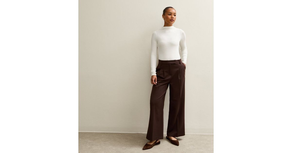 Petite Brown Wide Leg Pleated Trousers | New Look | New Look (UK)