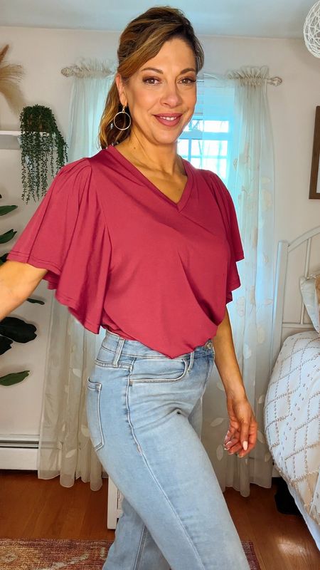 Amazon Women’s Ruffle short sleeve pink top #summertop #springoutfit #springtop #amazontop #summeroutfit #flarejeans

#LTKFind #LTKunder50 #LTKSeasonal