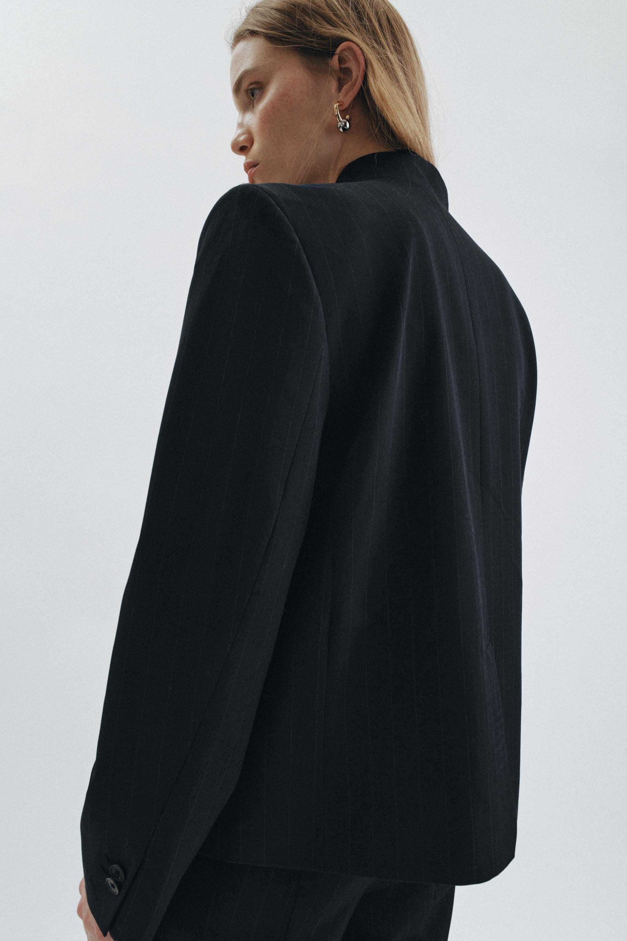 BLAZER MIT HOHEM KRAGEN UND NADELSTREIFEN ZW COLLECTION | Zara DE
