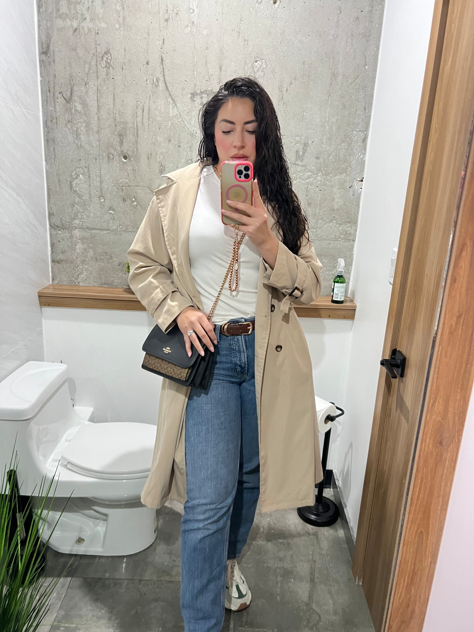 Casual outfit with my trench coat and favorite crossbody ✨

#LTKMidsize #LTKootd #LTKTall
