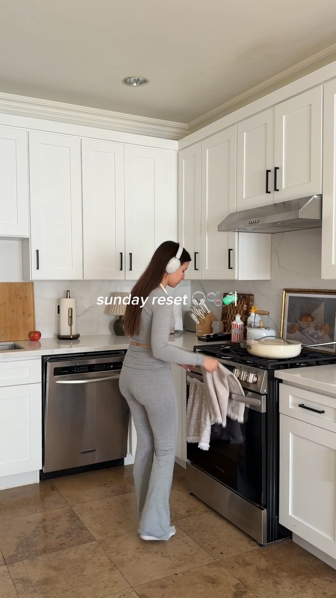 Sunday reset must haves (linking similar workout set - original is from Glowmode!) 🎧🧼🫧

#cleanwithme 

#LTKdayinmylife #LTKvlog #LTKHome