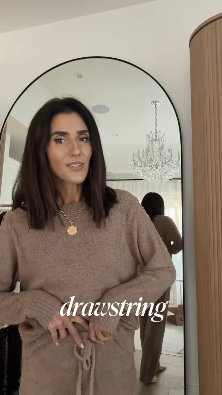 10/10 Amazon set! This is one of the closest sets I own for lounging around the house. I had to pick it up in new colors! I’m just shy of 5-7” wearing the size small #stylinbyaylin #matchingsets #amazonfashion #amazonfind #stylinbyaylin 

#LTKHoliday #LTKGiftGuide #LTKFindsUnder50