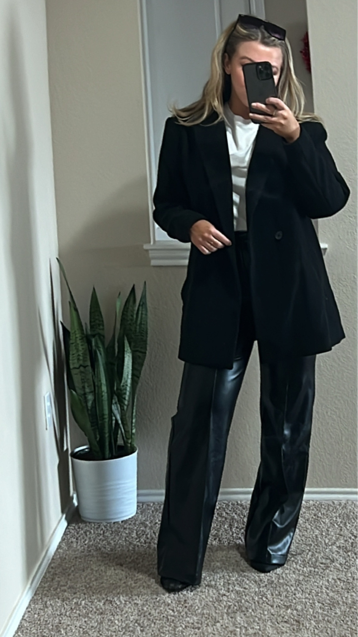 Midsize work outfit | women’s work outfit | business professional work outfit | business casual work outfit | black outfit | midsize fashion

Top: S
Jacket: M
Pants: M 



#LTKFind #LTKfit #LTKstyletip
