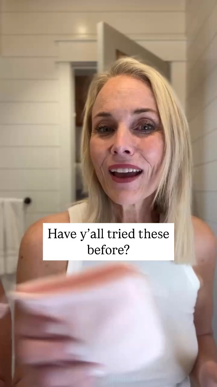 Wearing the grippy triangles version in the OG size in the color honey. 



#LTKWatchNow #LTKOver40 #LTKFindsUnder50