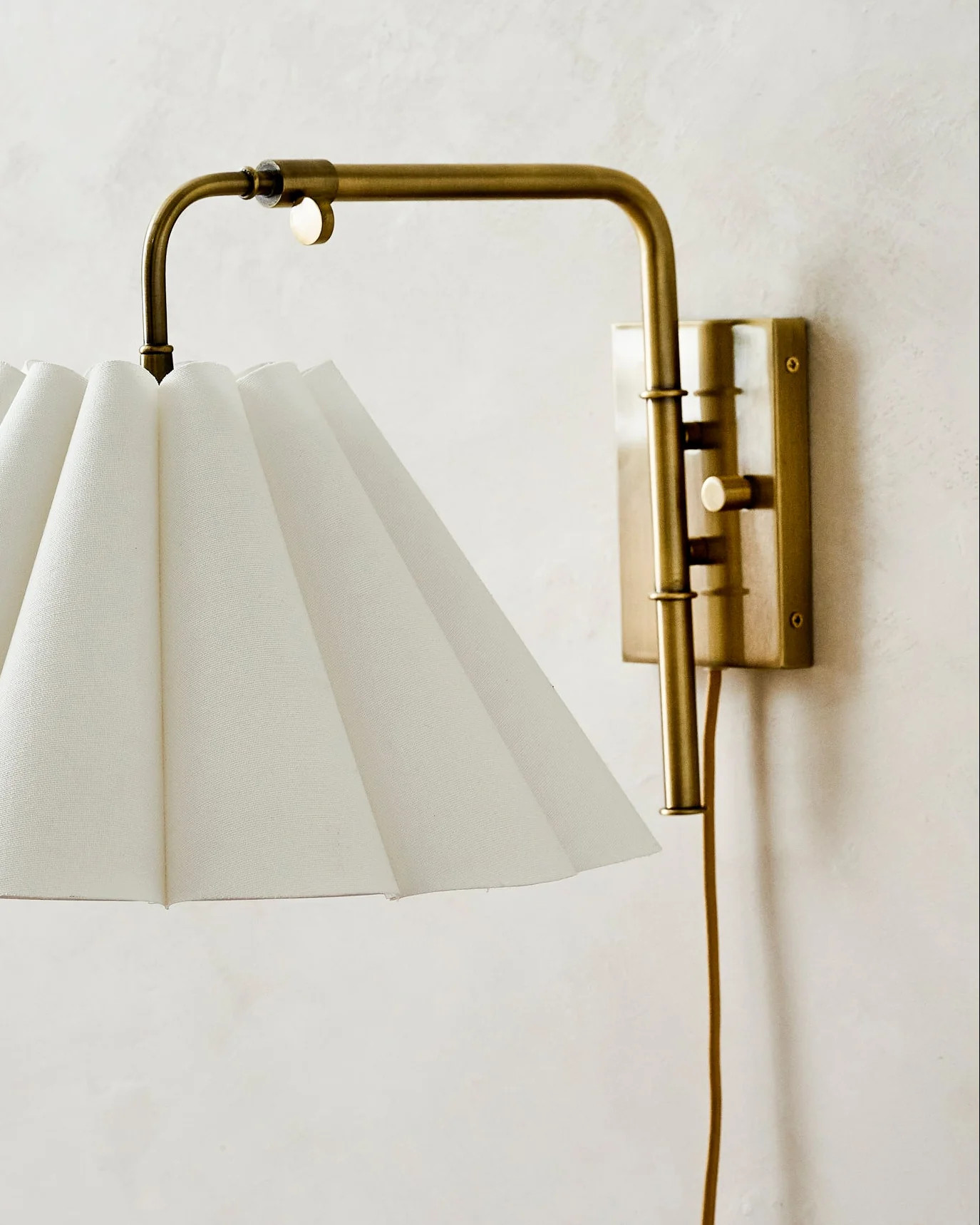 Odette Linen Scallop Swivel Plug-In Sconce | Magnolia