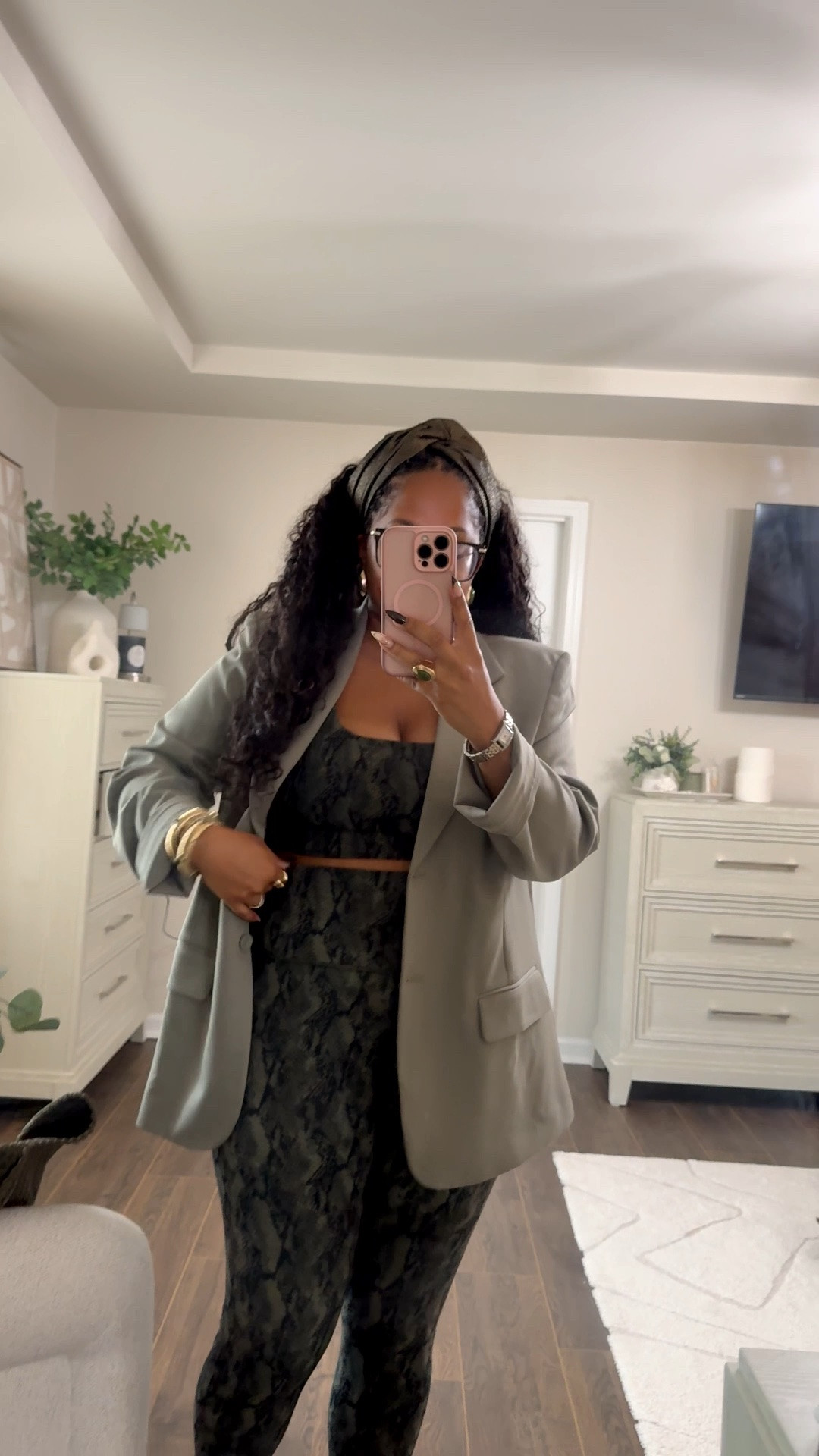 Today’s dilly dally outfit @Fabletics 
Wearing XL in blazer and XXL in bra top and leggings

#LTKgrwm #LTKdayinmylife