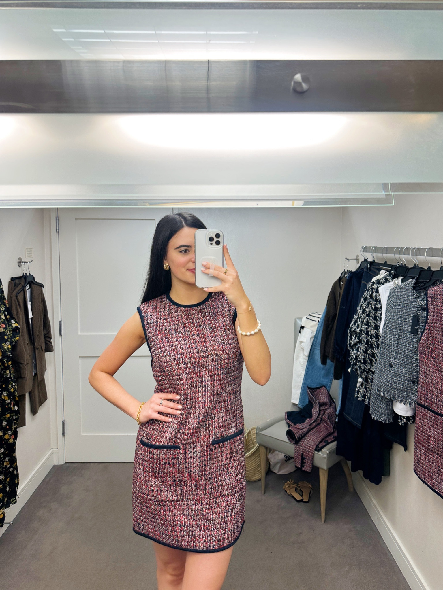 Veronica Beard sleeveless metallic cotton tweed mini dress! Also comes with a matching lady jacket! This dress would be great for work and autumn! Be sure to size from your normal size, runs a little big