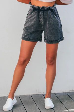 Don't Hold Back Shorts: Charcoal | Shophopes