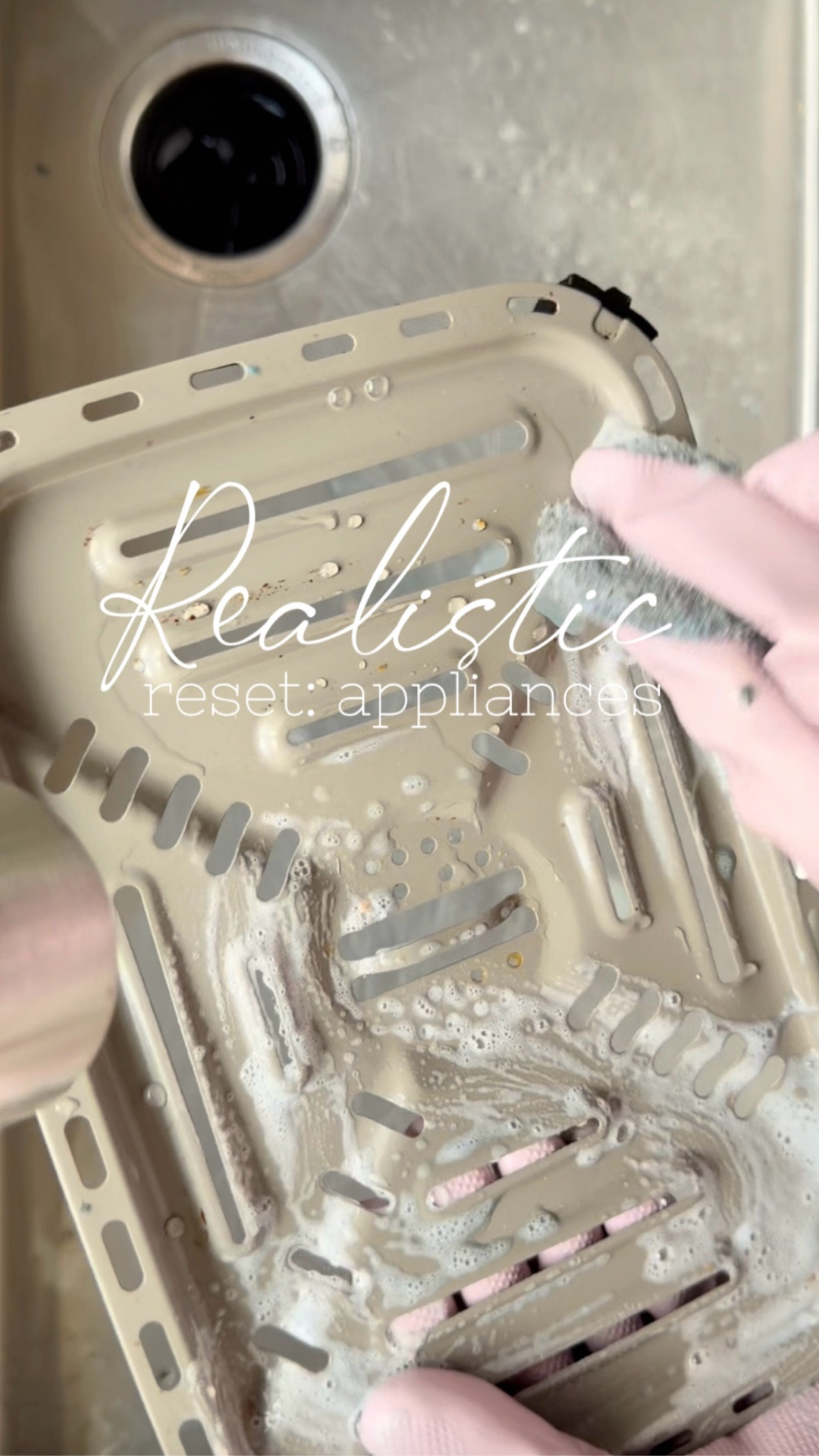 Realistic reset: air fryer edition.
This thing gets used almost every day in our house so it definitely needed a deep clean. Sharing the cleaning tools that make kitchen resets so much easier. #kitchenreset
#cleaningfavorites
#homeorganization
#cleanwithme
#kitchenessentials
