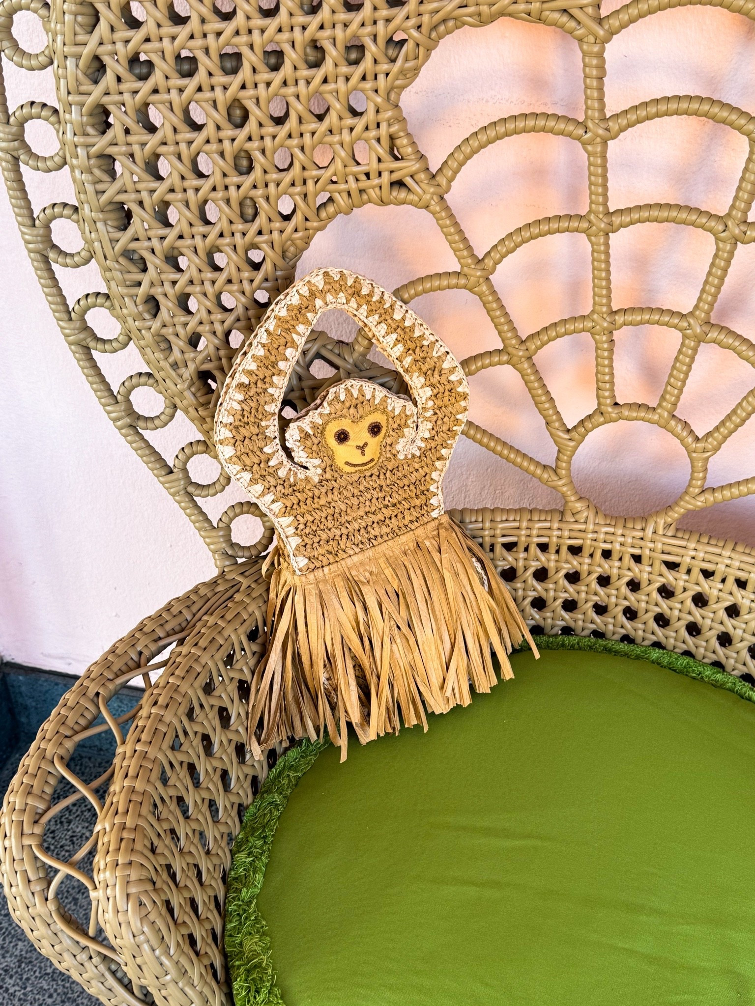 The chicest monkey novelty purse🐒🌴

#LTKSeasonal #LTKootd #LTKTravel