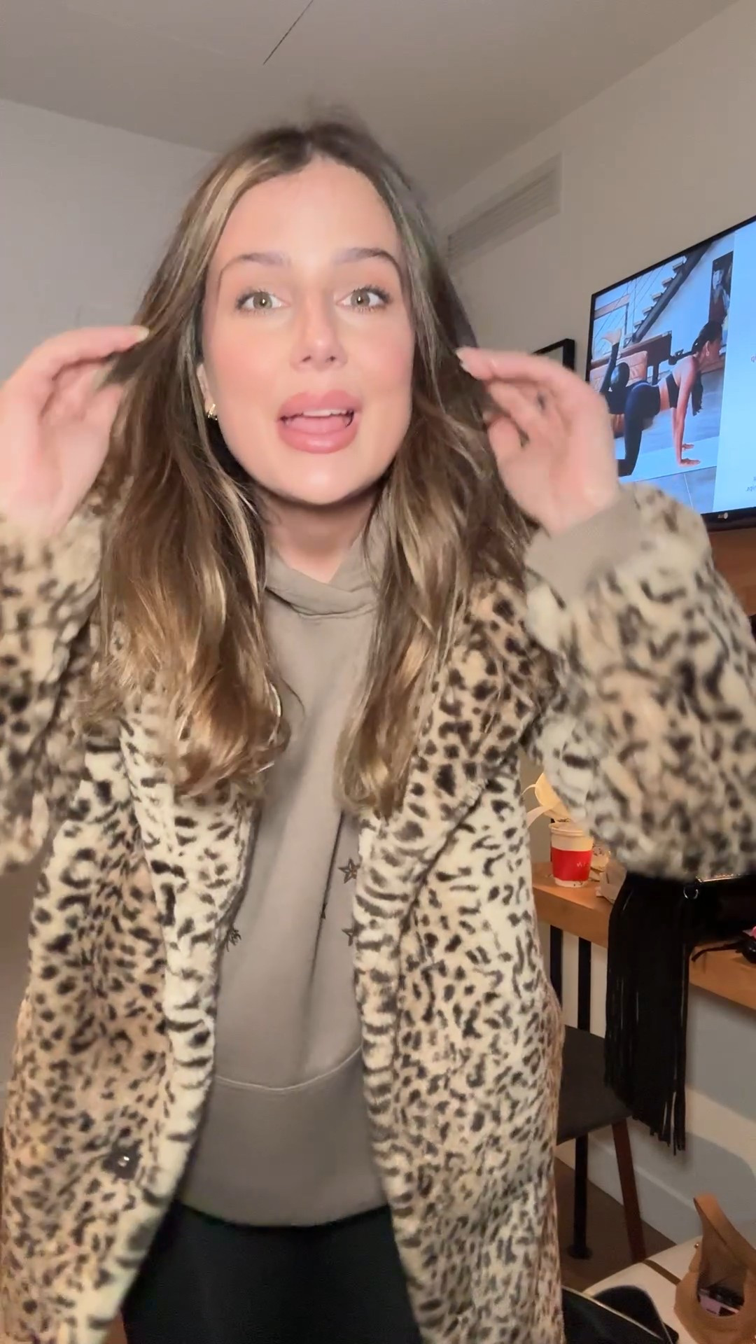 Wearing a medium in the sweatshirt 

#LTKSeasonal #LTKFindsUnder100 #LTKdayinmylife