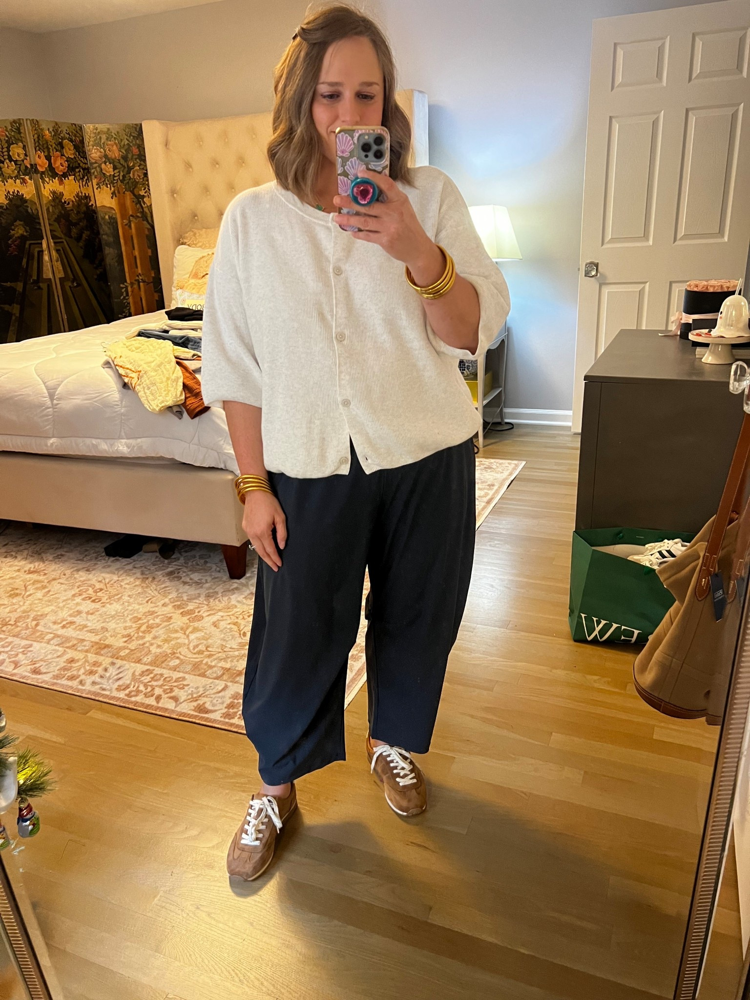 The absolute cutest barrel pants! So soft and comfy. Size down. 