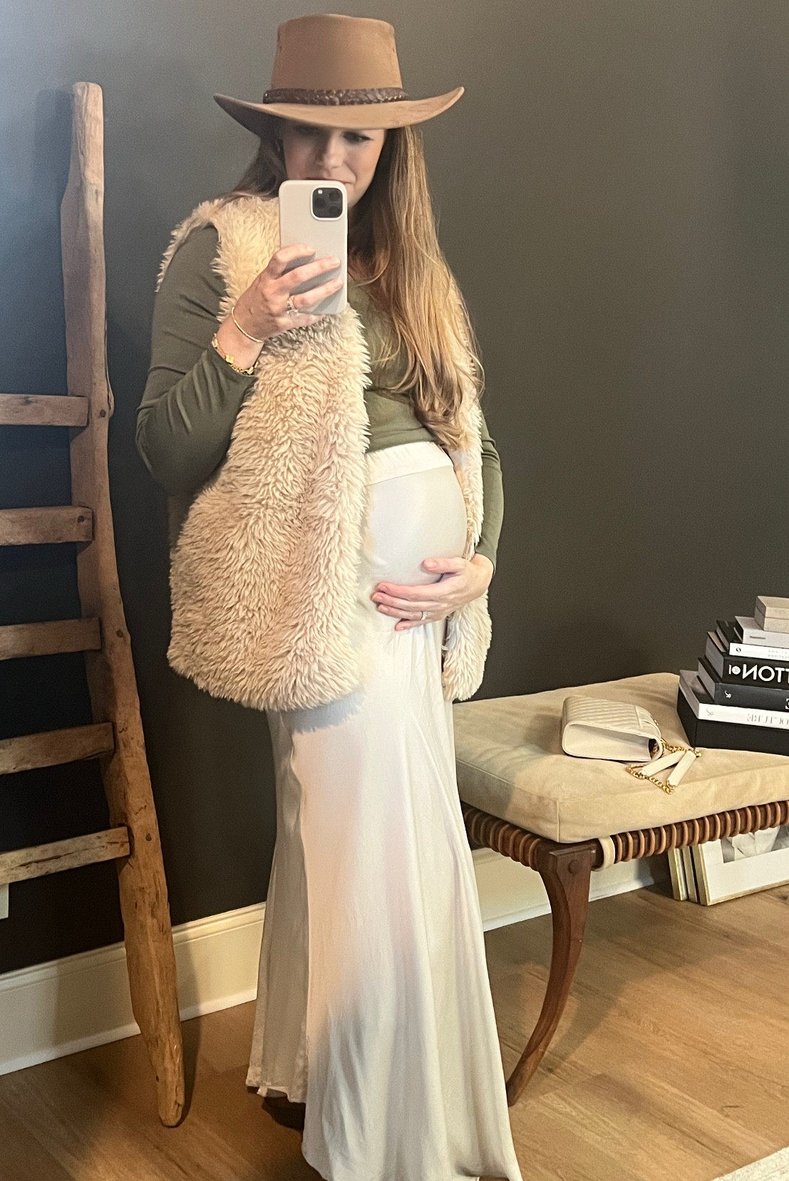 A little Montana mountain chic with this fur vest and one of my favorite House of Nizhoni skirts! Great way to extend non-maternity clothes through maternity!