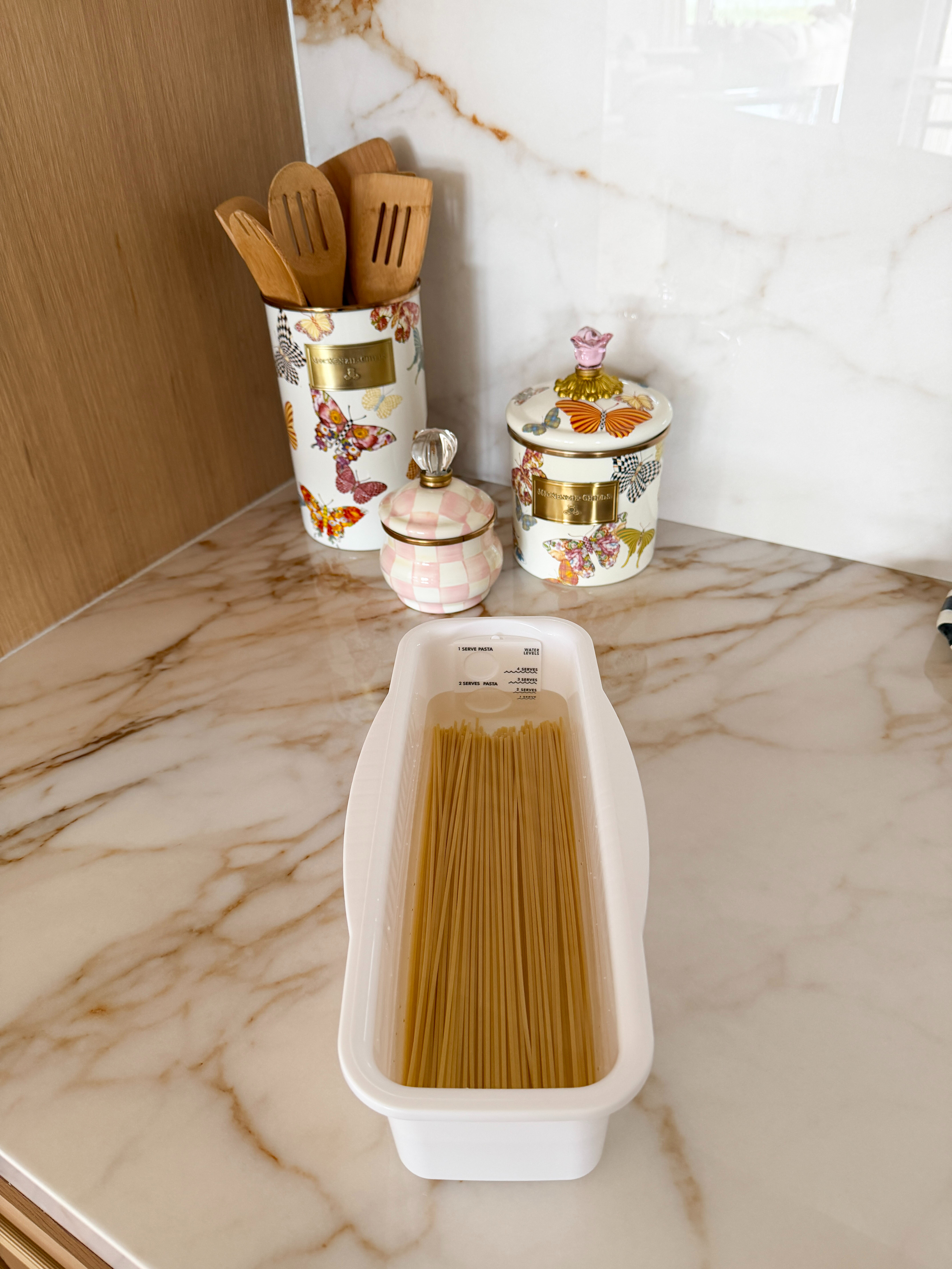 A microwave pasta cooker with a built-in portion tool is one of those deceptively simple kitchen gadgets that quietly solves multiple problems at once—speed, mess, and guesswork. Think of it as the kitchen equivalent of a shortcut that actually works—especially on busy nights or when you just don’t want to deal with the stove. 

 #LTKdayinmylife #LTKmomlife #LTKfoodie