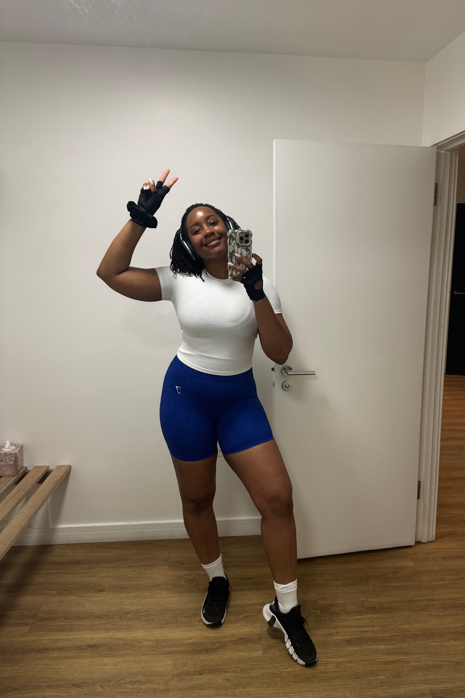 Another day, another gym fit! The Gymshark sale has been amazing! I love their Adapt Fleck shorts ALOT! I trained legs in these and even though the waistband rolls down a bit, it’s perfectly manageable. Wearing a L in the leggings and their minimal bra. Top is from Basics Lagos but I’ve linked an alternative !