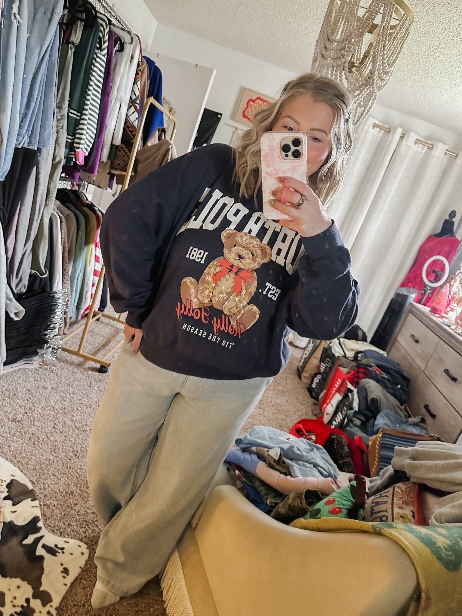 Christmas sweatshirt 


#LTKMidsize #LTKHoliday #LTKSaleAlert