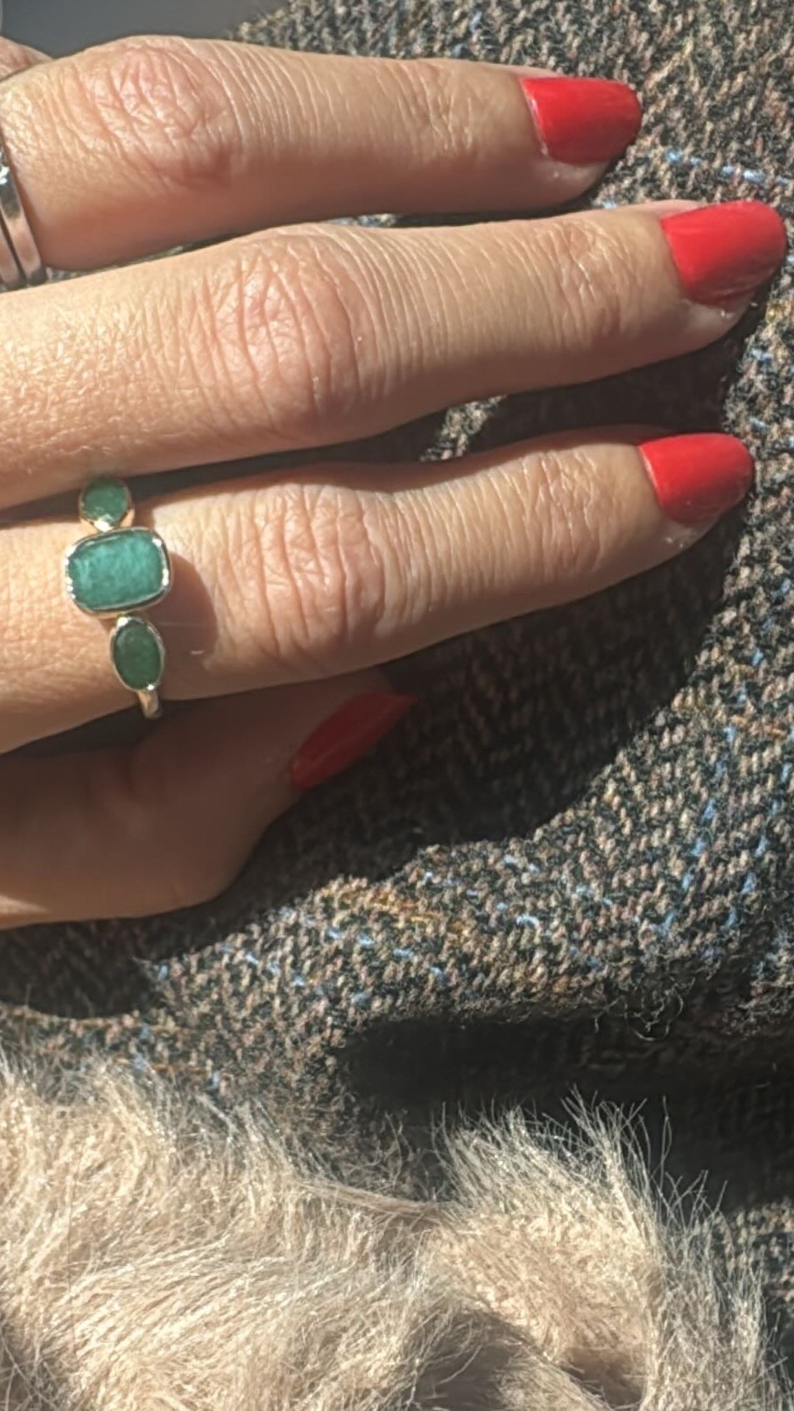 My new addition to my rain collection is this beautiful emerald ring from Roos-Simon’s. I have about four others that I will be purchasing over the next few months. I will tag those up for you, they’re so stunning! 

#falljewelry #emerald #rings 