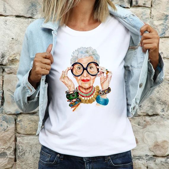 Iris-apfel Funny Cartoon Unisex T-shirt | Etsy | Etsy (US)