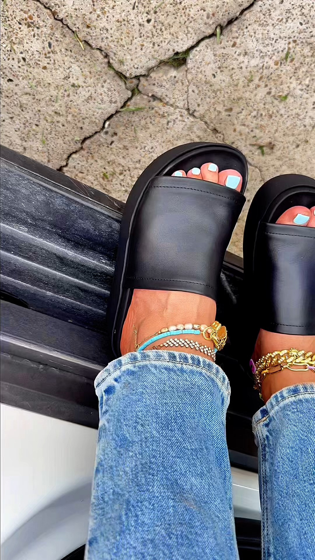 Steve Madden platform sandals in all black make my heart so happy 🖤 #stevadden #stevemaddensandals #stevemaddenplatforms #platformsandals #ad @stevemadden  

 #LTKootd #LTKWorkwear #LTKTravel