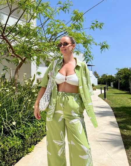 The holiday co-ord you all need 🌴

I’m wearing a size 12 in the shirt, and a size 10 in the trousers.

Bikini is a 12 top, 10 bottoms 

Holiday outfits, summer co-ords, holiday day outfits, new look, green outfit, bikini 

#LTKswimwear #LTKsummer #LTKstyletip