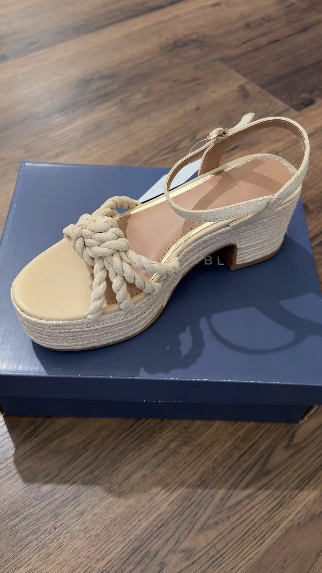 New arrival these Walmart shoes they come in this platform, which you know are my very favorite shoes ever and then also a flat which I linked here too. I ordered the flat in the navy. TTS 
