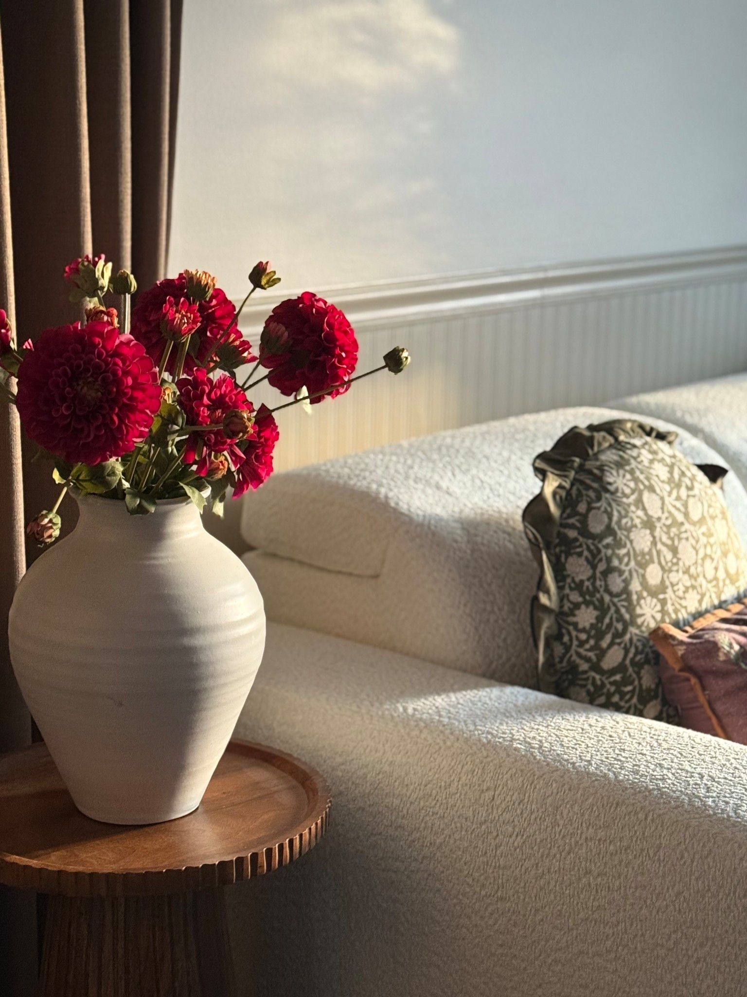 *Use code CREATOR for 10% off $75+

My forever go-to for faux stems? Afloral. Always.
The quality is unmatched — incredibly lifelike, zero maintenance.
And this vase? Absolute perfection 😍


#LTKHome #LTKSeasonal #LTKSpringSale