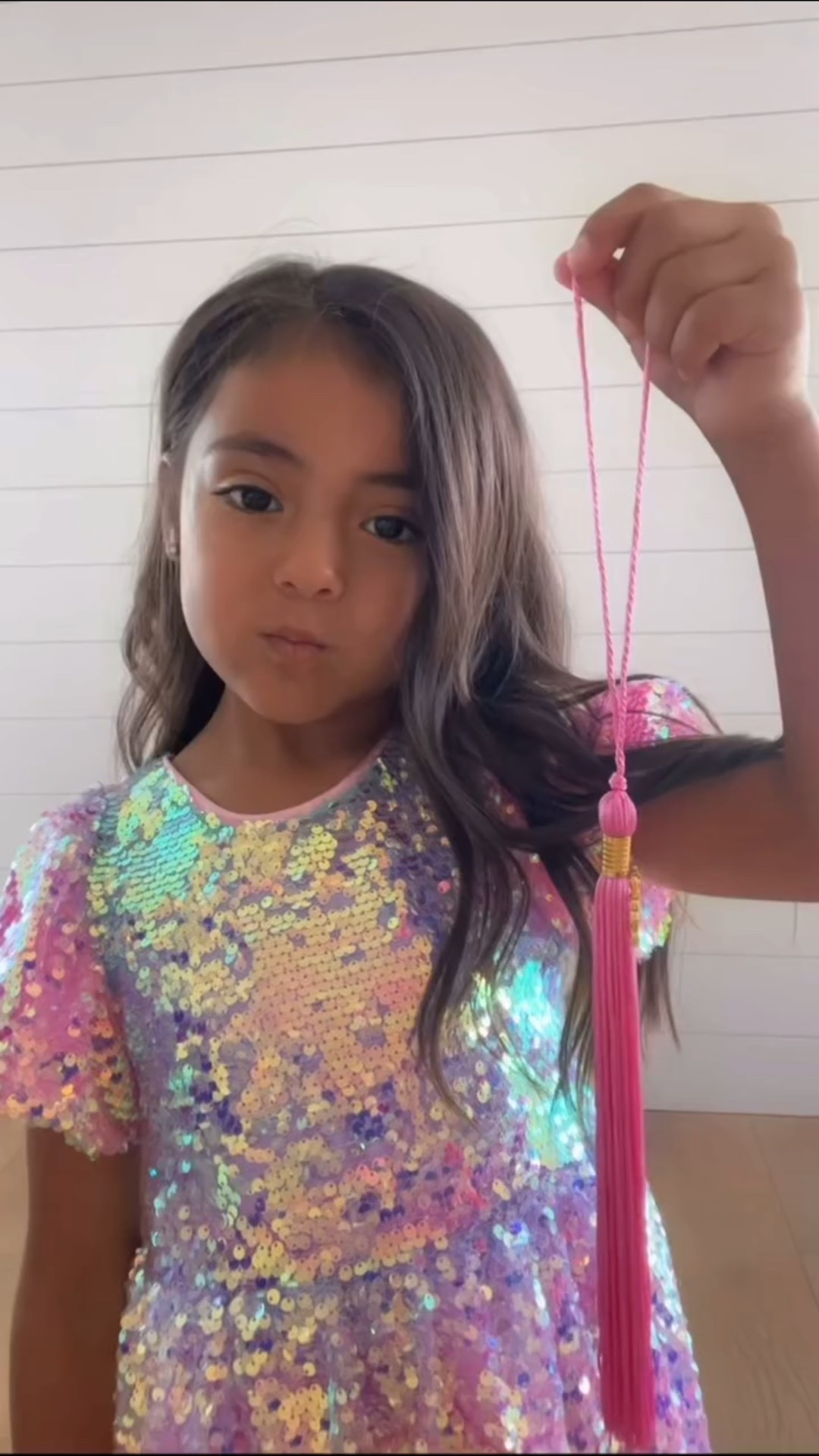 This was such a fun and easy transition to do! Perfect for any graduate 🎓
.
I have another graduate this year so tag me if any of your favorite transitions for inspo and tag me if you try this one 😍 #kindergraduation #kindergartengraduation #graduationtransition #funtransitions #kindergartengrad #graduation #graduate