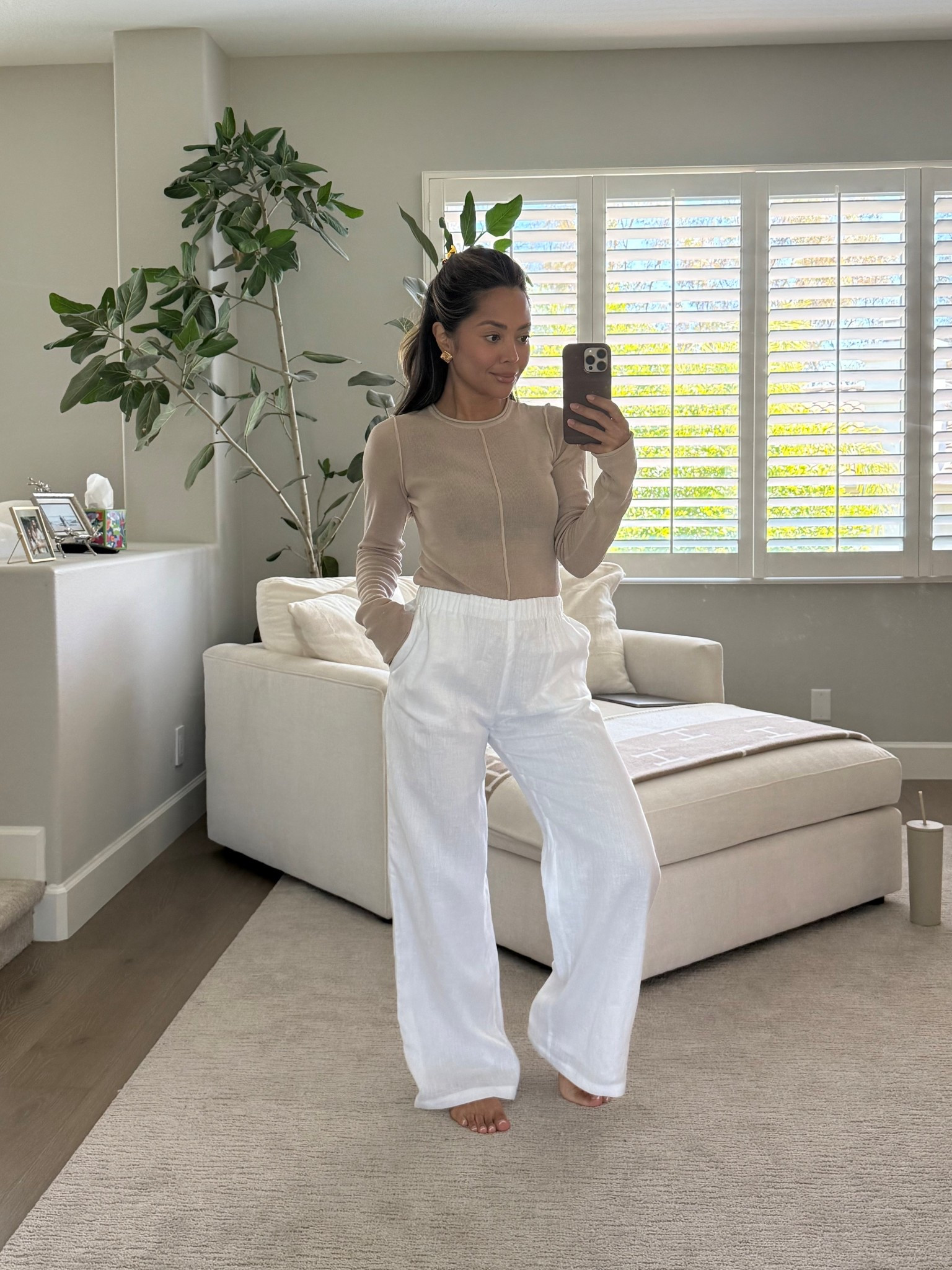 Casual chic outfit
Top - XS
Pants - Kooks (linked similar)



Linen pants, spring outfit