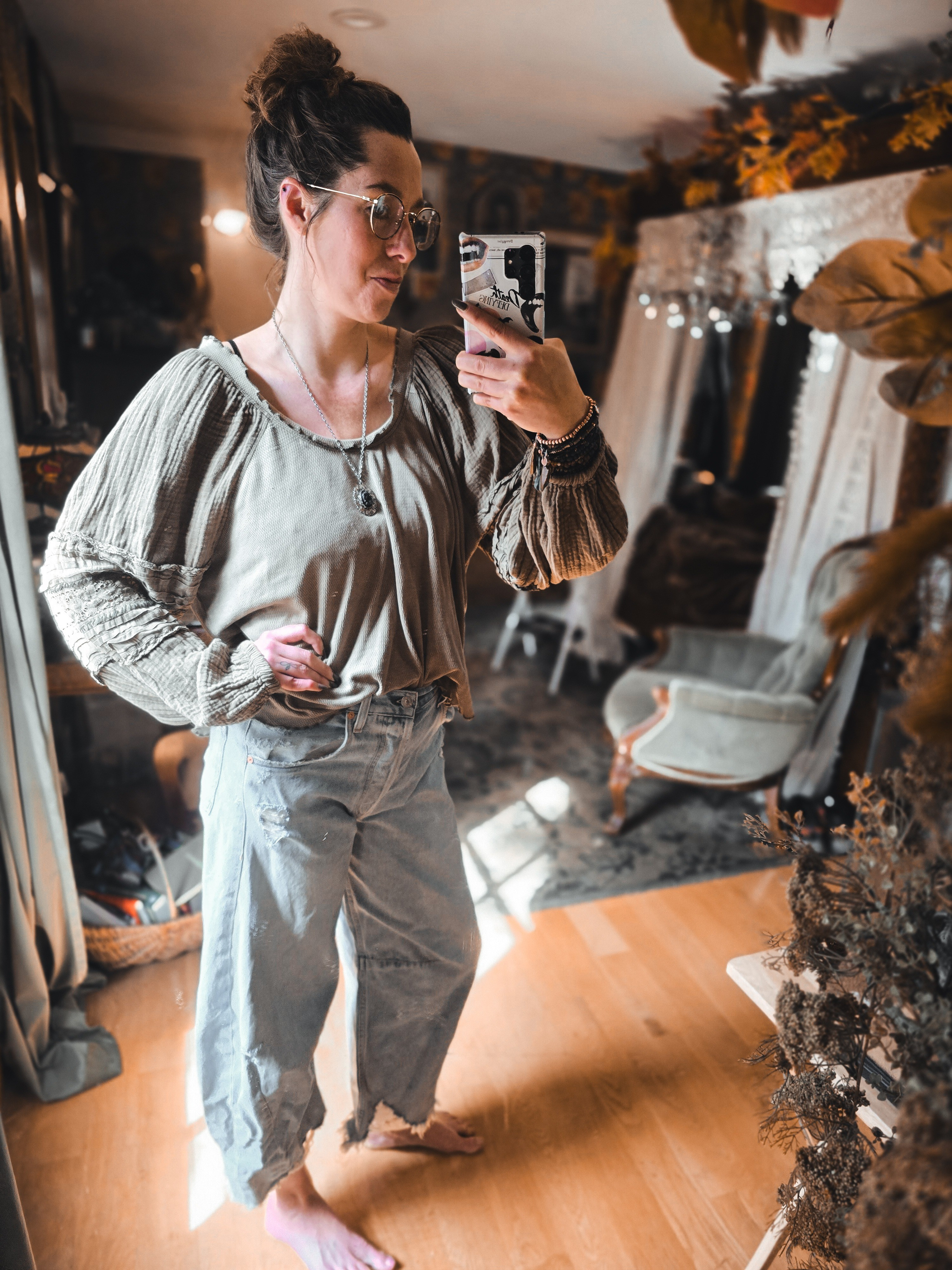 •• comfy Tuesday vibes •• ##ootd #outfit #style #momfit

#LTKMidsize #LTKStyleTip