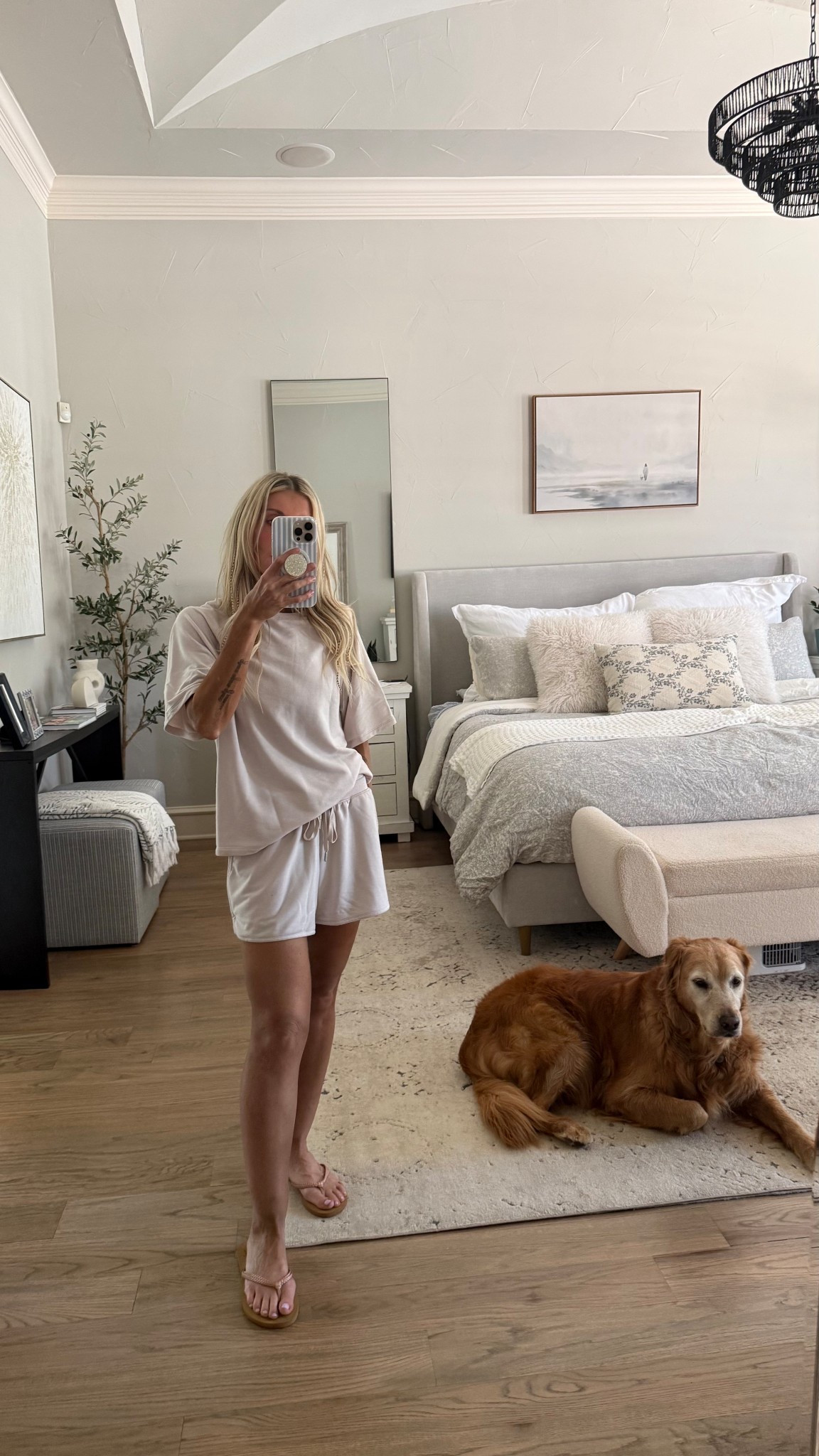 This is a solid post-tan fit. Always come with loose fitting clothes for after! Wearing an xs.