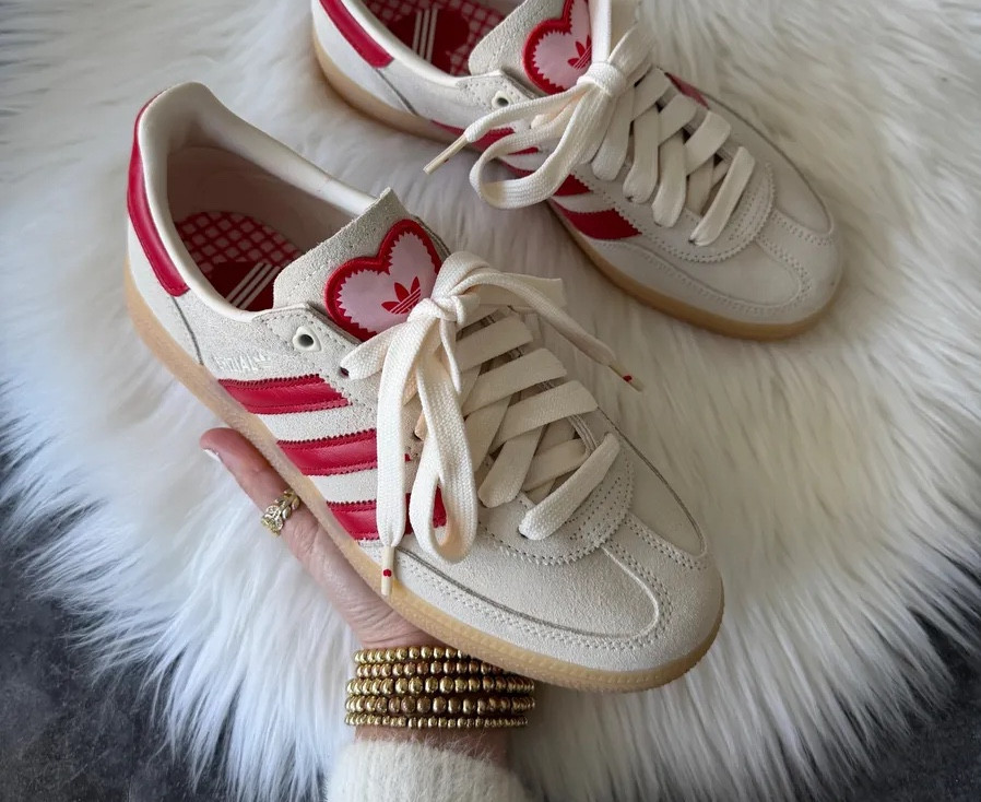 Fully in stock in kids sizes. Added the size conversion chart on the second frame 

