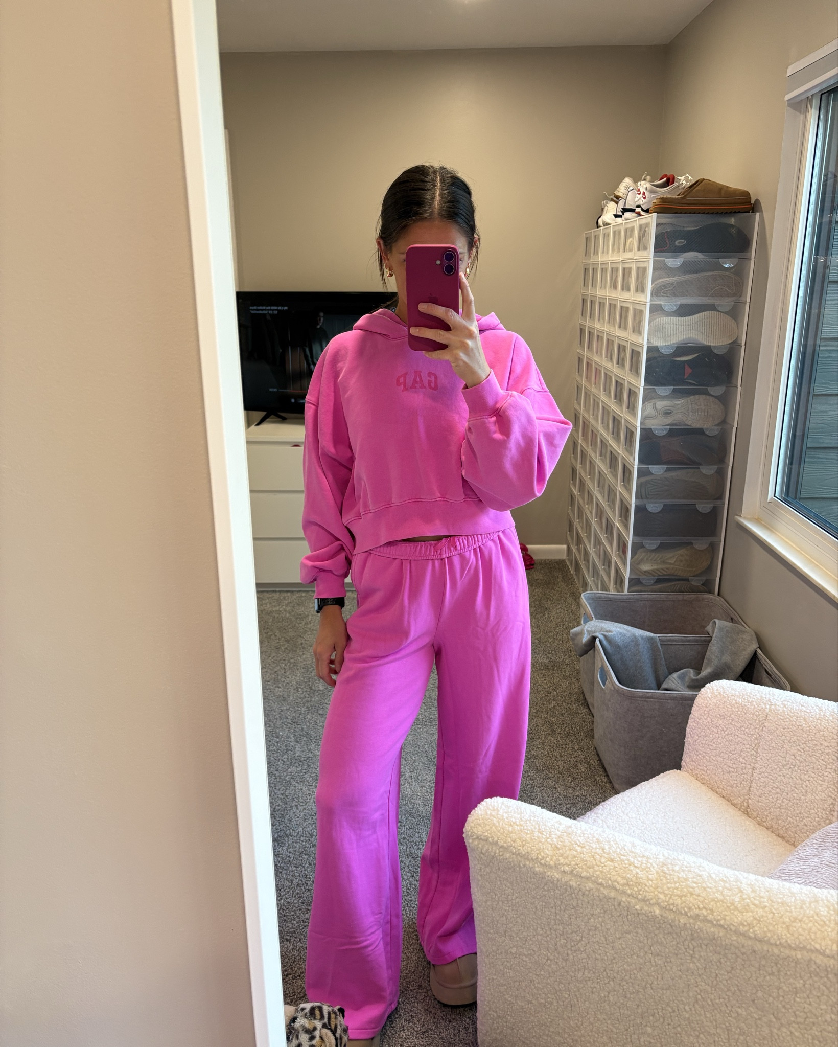 Obsessed with this pink sweatsuit 

#LTKActive #LTKSeasonal #LTKStyleTip